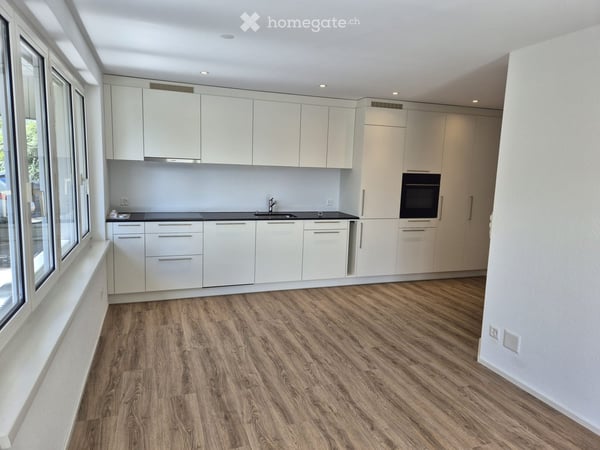 Moderne 2.5-Zimmer-Erdgeschosswohnung mit Terasse (30m2) in Schmerikon 1