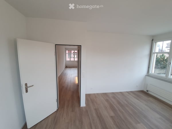 Helle 3.5-Zimmer-Wohnung in Jona – modern renoviert und ideal gelegen 4