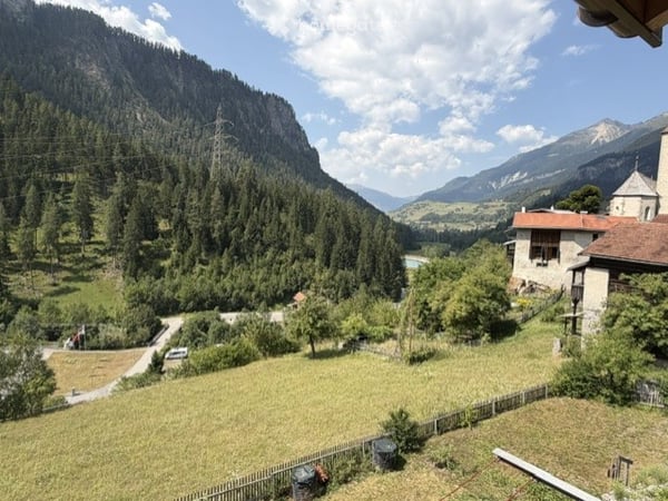 Charming 4.5-Room Apartment in the Heart of Filisur – Available Immediately 11