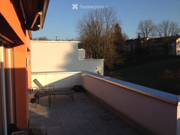 Exklusive 3.5-Zimmer-Attikawohnung mit 43 m² Sonnenterrassen – inkl. Tiefgaragenparkplatz 1