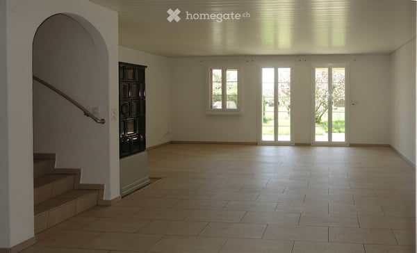 Charmantes 5.5-Zimmer-Zweifamilienhaus in Wolfhausen 3