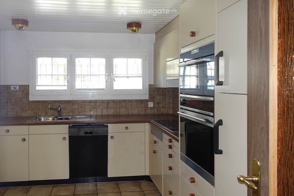 Charmantes 5.5-Zimmer-Zweifamilienhaus in Wolfhausen 4