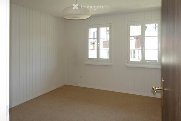Charmantes 5.5-Zimmer-Zweifamilienhaus in Wolfhausen 8