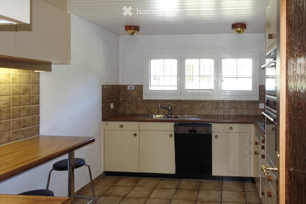 Charmantes 5.5-Zimmer-Zweifamilienhaus in Wolfhausen 4