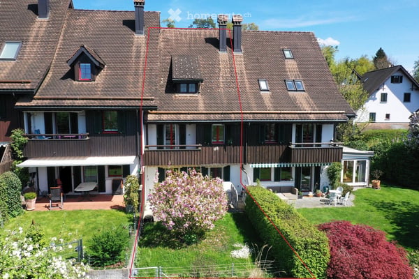 Charmantes 5.5-Zimmer-Zweifamilienhaus in Wolfhausen 1