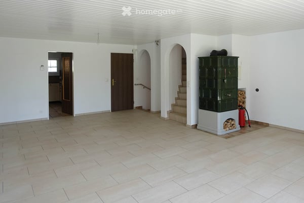 Charmantes 5.5-Zimmer-Zweifamilienhaus in Wolfhausen 2