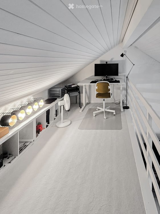 Charmante 3.5-Zimmer-Dachwohnung mit Balkon in Waldegg b. Uitikon 5