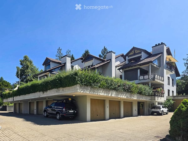 Charmante 3.5-Zimmer-Dachwohnung mit Balkon in Waldegg b. Uitikon