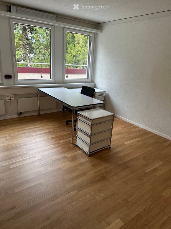 Helles Büro im 2. Obergeschoss in Küsnacht ZH 3