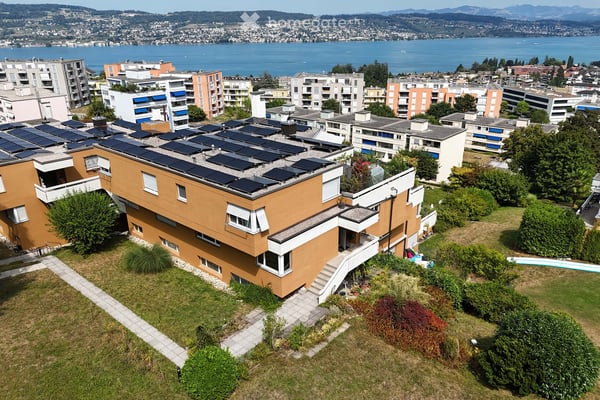 Traumhafte Terrassenwohnung mit unverbaubarer Sicht auf See und Berge 1