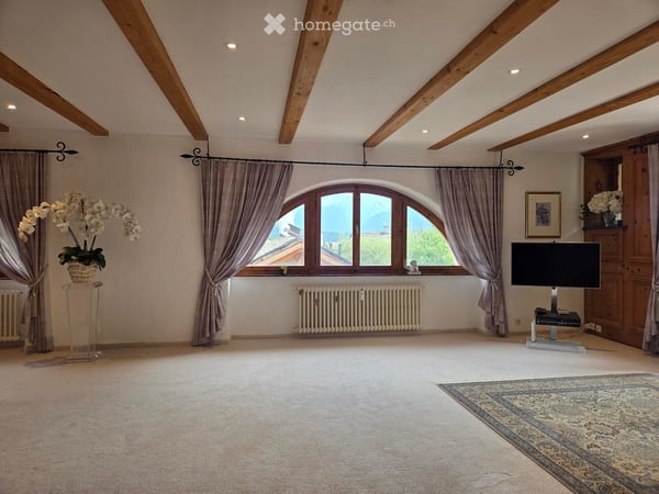 Charmante 4-Zimmer-Wohnung mit malerischer Bergsicht und Balkon 1
