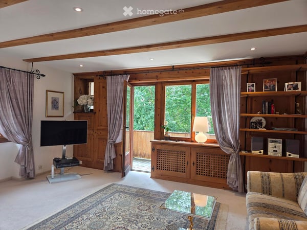 Charmante 4-Zimmer-Wohnung mit malerischer Bergsicht und Balkon 4