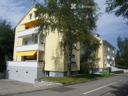 4-Zimmer-Wohnung mit Balkon in Bottmingen 1