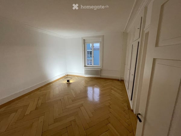 Charmante 3.5-Zimmer-Altbauwohnung an der Grundstrasse in Zürich-Altstetten 1