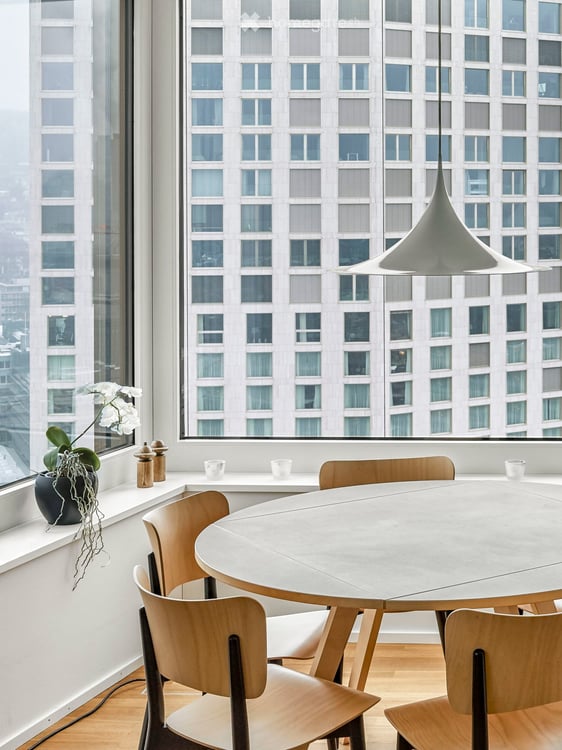 2.5-Zimmer Wohnung mit fantastischer Aussicht aus dem 19. Stock - inkl. PP und NK 1