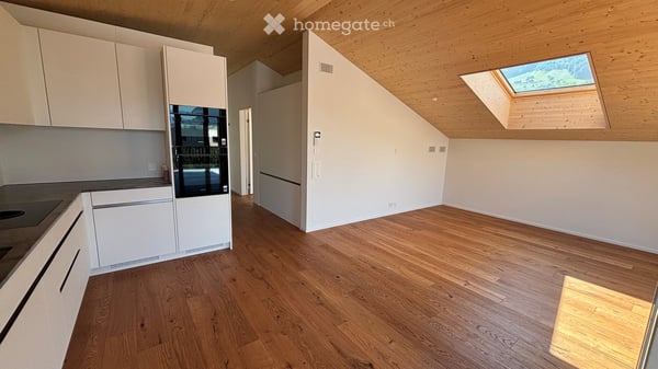 Moderne 3.5-Zimmer-Attikawohnung mit Bergblick im Dorfzentrum Buochs