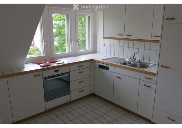 Ruhige und helle 1.5-Zimmer Dachwohnung zu vermieten, unbefristet 2