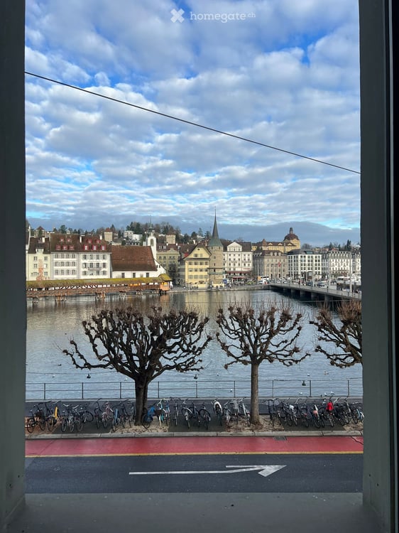 Komplett eingerichteter Geschäfts- und Praxisraum mit Seesicht direkt am Bahnhof in Luzern! 7