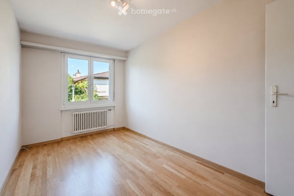 Gepflegte 5-Zimmer-Wohnung mit zwei Balkonen, Garage und attraktiver Festhypothek 6