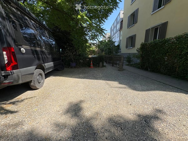 Sehr zentraler Aussenparkplatz in Innehof zu vermieten 2