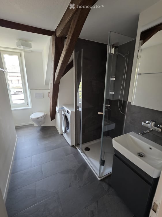 Charmante 4.5-Zimmer-Dachwohnung mit Bergblick in Hombrechtikon 4