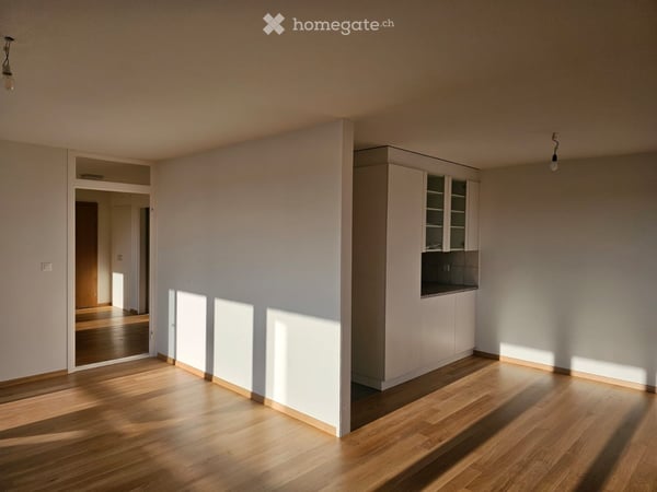 3.5 Zimmer Wohnung im 4. Obergeschoss mit schöner Aussicht Richtung Bodensee ostseitig (Morgensonne) 2