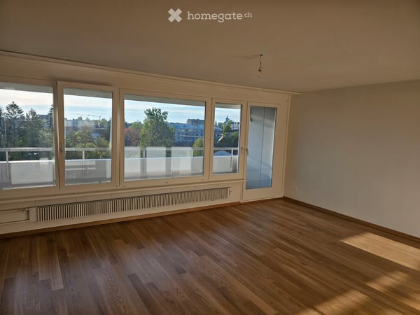 3.5 Zimmer Wohnung im 4. Obergeschoss mit schöner Aussicht Richtung Bodensee ostseitig (Morgensonne) 1