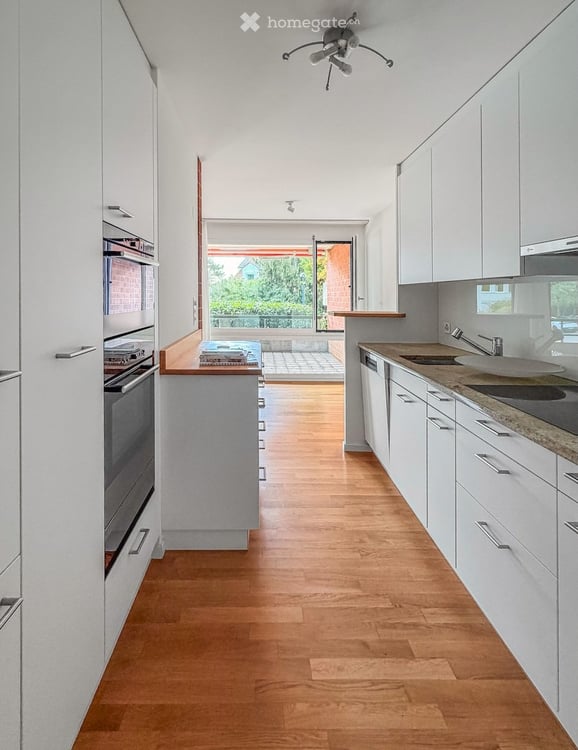 Helle 5.5-Zimmer-Wohnung in ruhiger Lage in Zumikon 2
