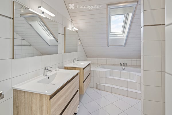 Large ( 281 m2), 7.5-Room Single Family Home perfectly located between Zürich and Zug 12