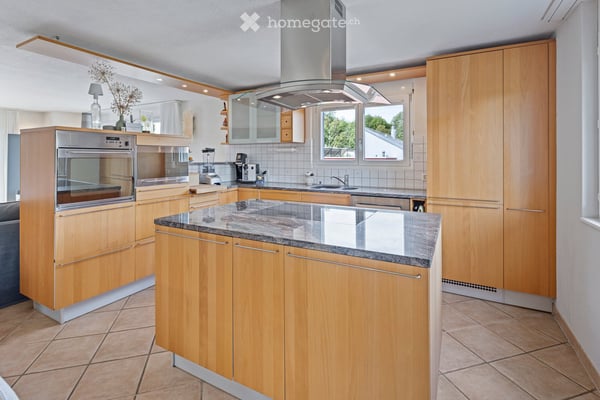 Large ( 281 m2), 7.5-Room Single Family Home perfectly located between Zürich and Zug 6