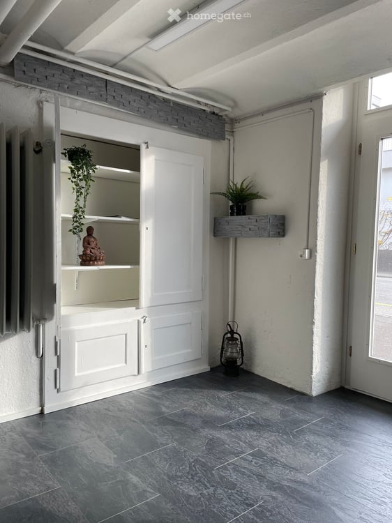 Charmantes Ladenlokal / Büro an der Kantonstrasse in Freienbach 2