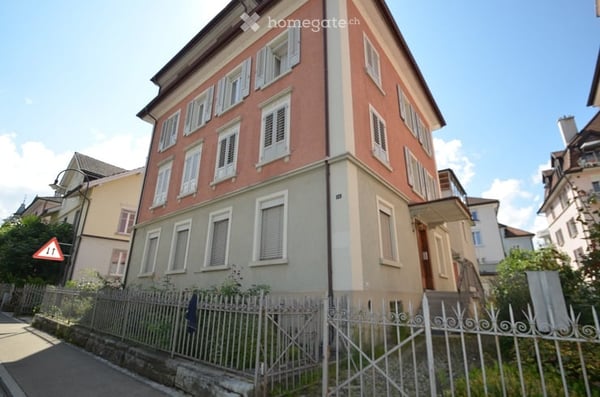 Charmante 3.5-Zimmer-Dachwohnung mit Balkon und Seeblick in Rorschach