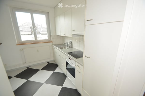 Charmante 3.5-Zimmer-Dachwohnung mit Balkon und Seeblick in Rorschach 4