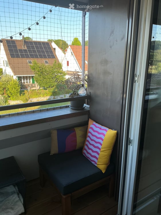 Charmante 3.5-Zimmer-Dachwohnung in renoviertem Bauernhaus in Flaach per 1. Oktober '26 5