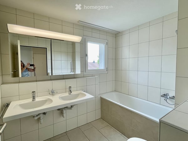 Schöne, helle, ruhige und neu renovierte 4.5-Zimmerwohnung mit grossem Balkon nach Vereinbarung 5