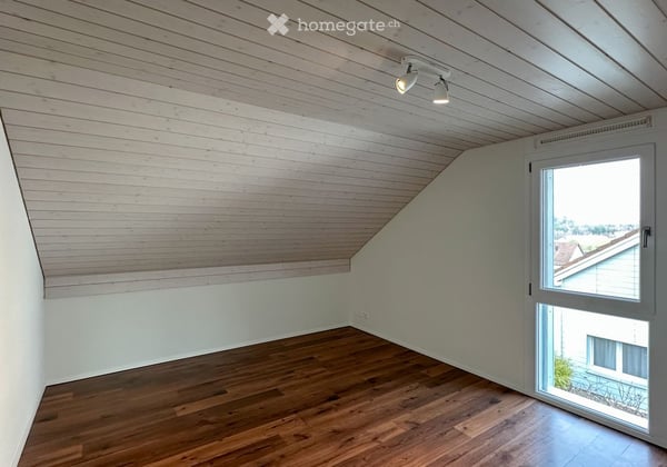 Grosszügige 6.5-Zimmer-Maisonette-Wohnung in 2-Familienhaus 13