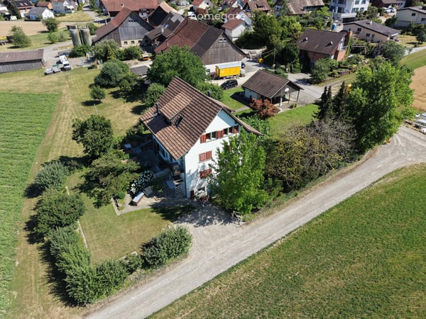 Charmante 3.5-Zimmer-Dachwohnung  – Humlikon, Im Riet 16 1