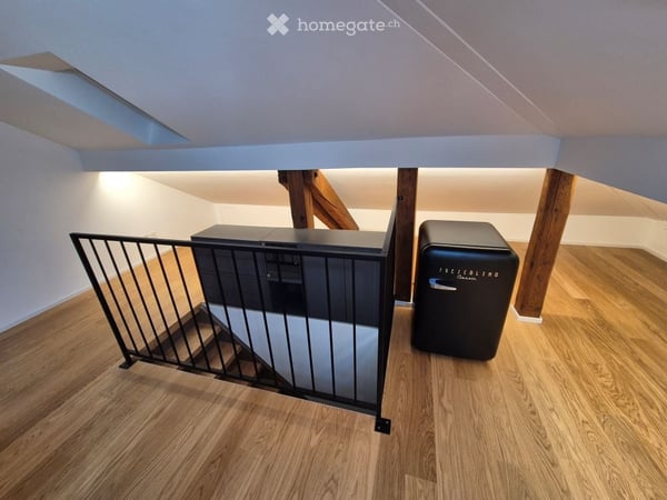 Neu möbliertes Mansardenzimmer an exklusiver Stadtlage! 3