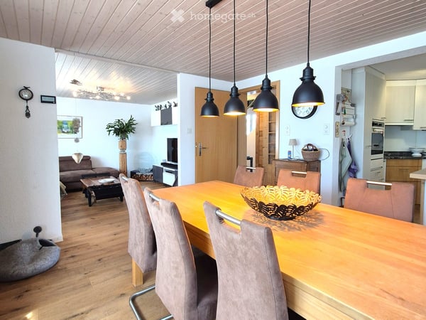 Einfamilienhaus mit Garage, Carport und schön gestalteter Gartenanlage 2