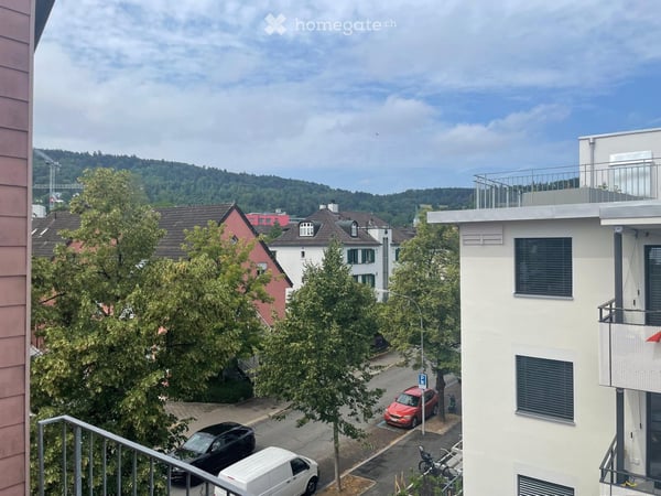 Helle, charmante 2.5-Zimmer-Dachwohnung in Zürich Albisrieden 7