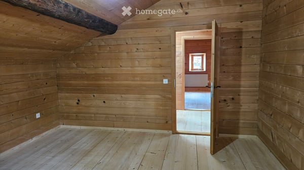 Historischer 5.5-Zimmer-Hausteil mit Garten in Bondo 4