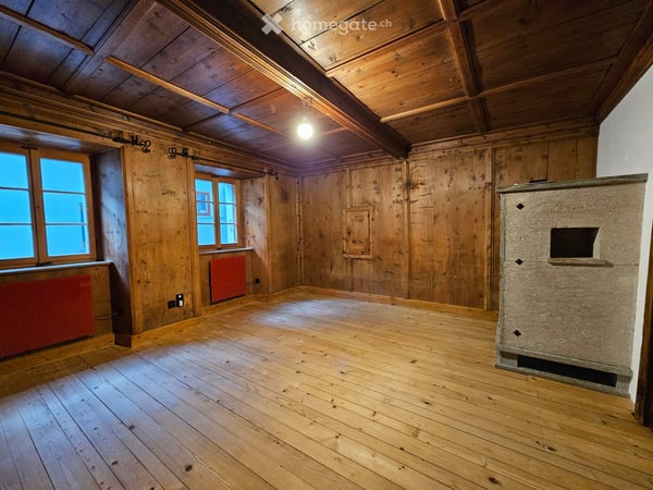 Historischer 5.5-Zimmer-Hausteil mit Garten in Bondo 2