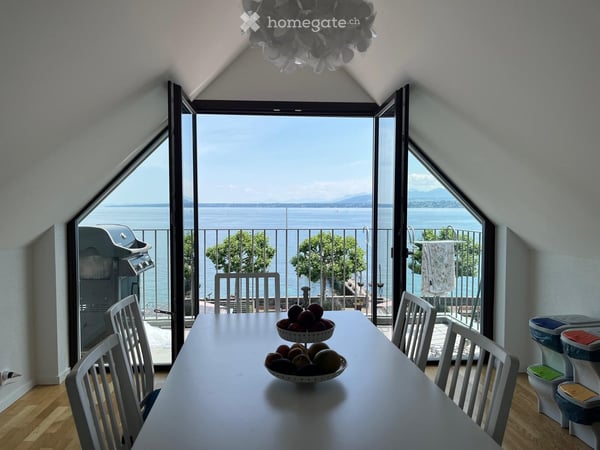 Attique face au lac sur le quai de Versoix – 6 pièces, terrasse, box, panoramique et central
