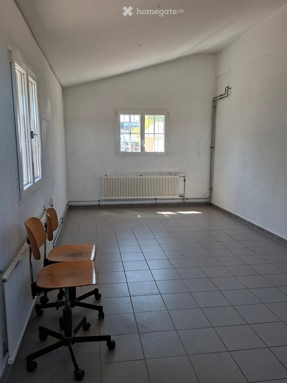 Gewerbeimmobilie für Lager mit Büro-Möglichkeit an zentraler Lage 2