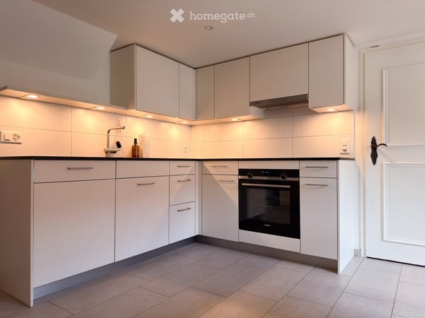 Charmantes 6.5-Zimmer-Doppeleinfamilienhaus mit grossem Garten in Mönchaltorf 9