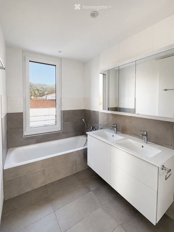 Helle 3.5-Zimmer-Wohnung mit Balkon und schöner Aussicht in Dornach 4