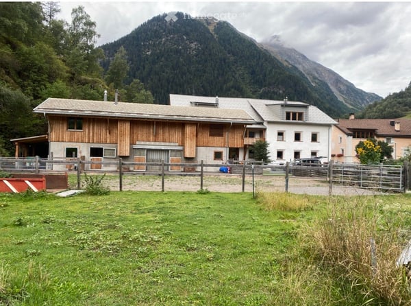 Aussergewöhnliches und vielseitiges Mehrfamilienhaus mit Pferdestallung 17
