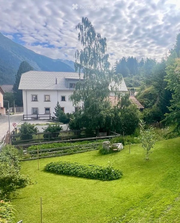 Aussergewöhnliches und vielseitiges Mehrfamilienhaus mit Pferdestallung 24