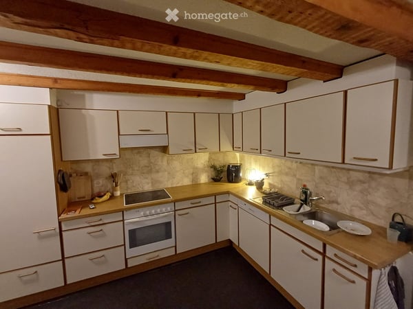 Charmante 3.5-Zimmer-Altbauwohnung in Glarus – ab sofort verfügbar 2