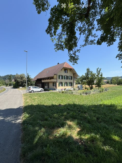 Charmantes 9-Zimmer-Bauernhaus in Madiswil – Juwel mit viel Potenzial 2
